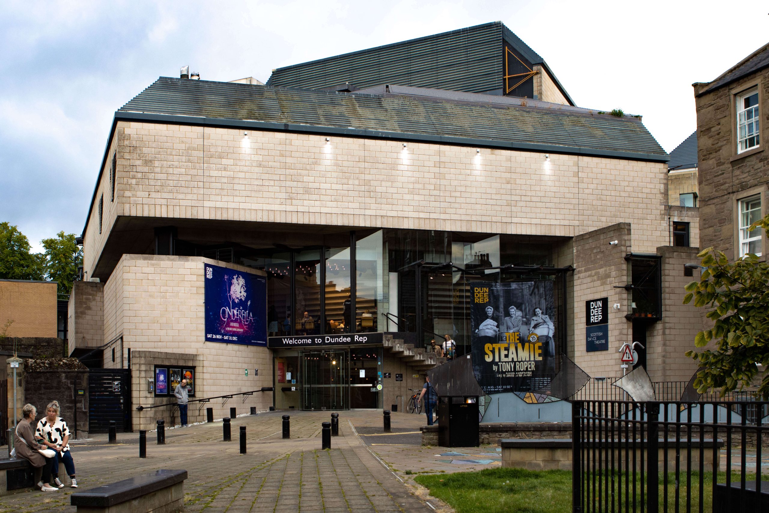<strong>Meet the man giving a warm welcome at the Dundee Rep</strong> 4 dundee-rep