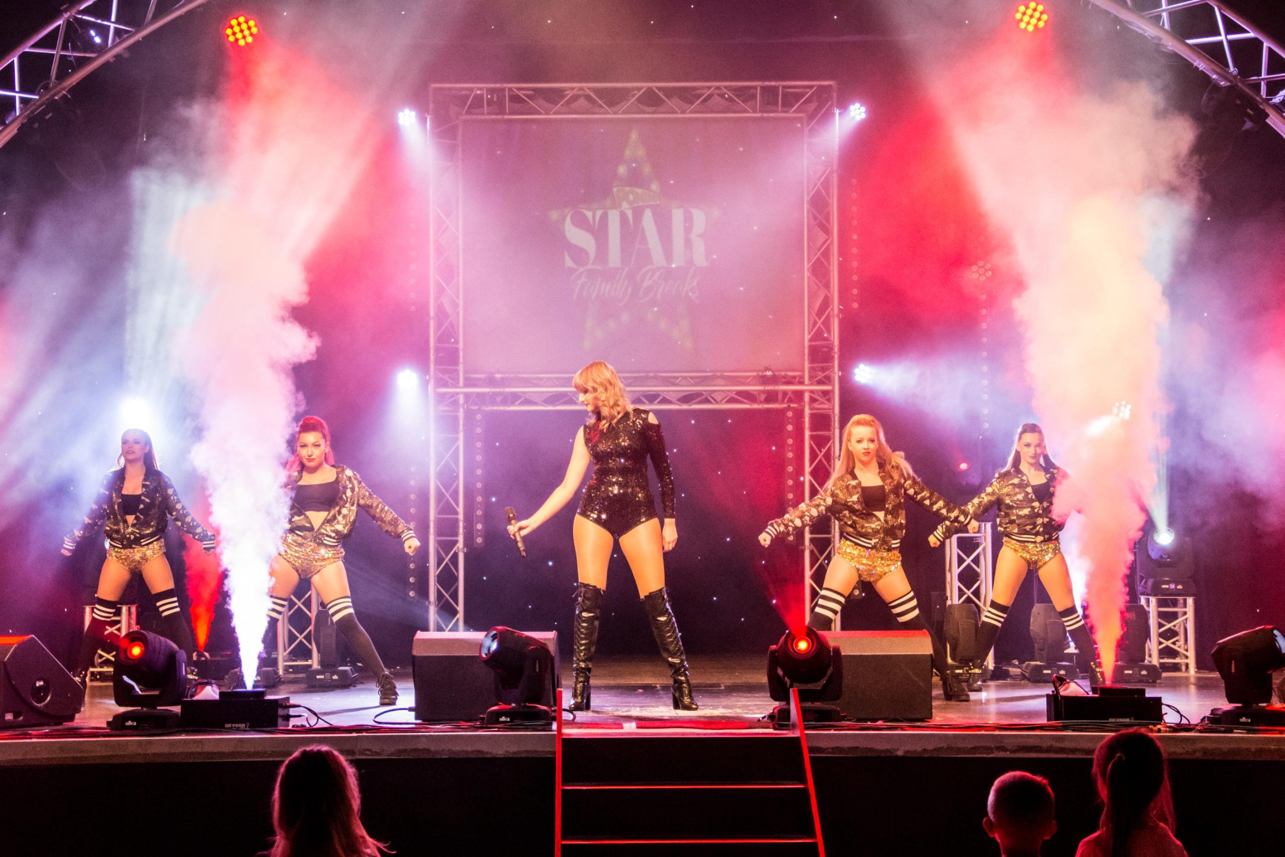 Experience the Magic of Taylor Swift with Taylormania in Dundee! 2 14 PONTINS with dancers scaled